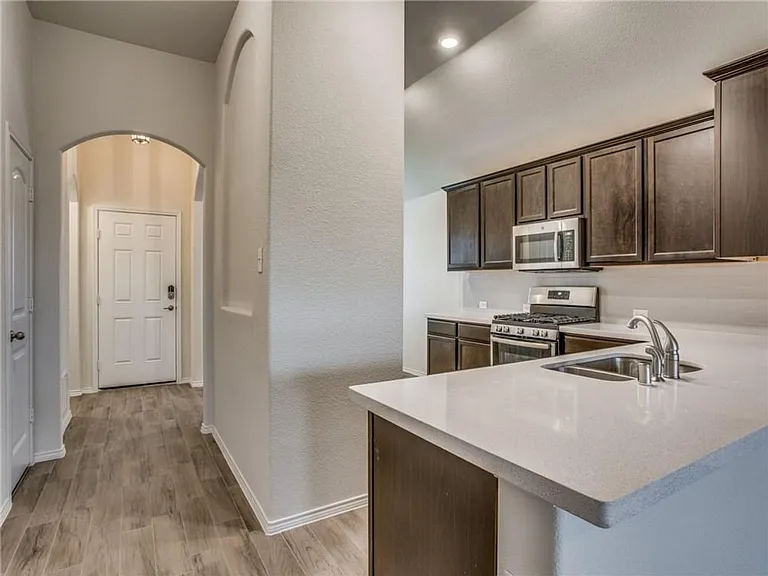 8944 Devonshire Dr — Photo 4