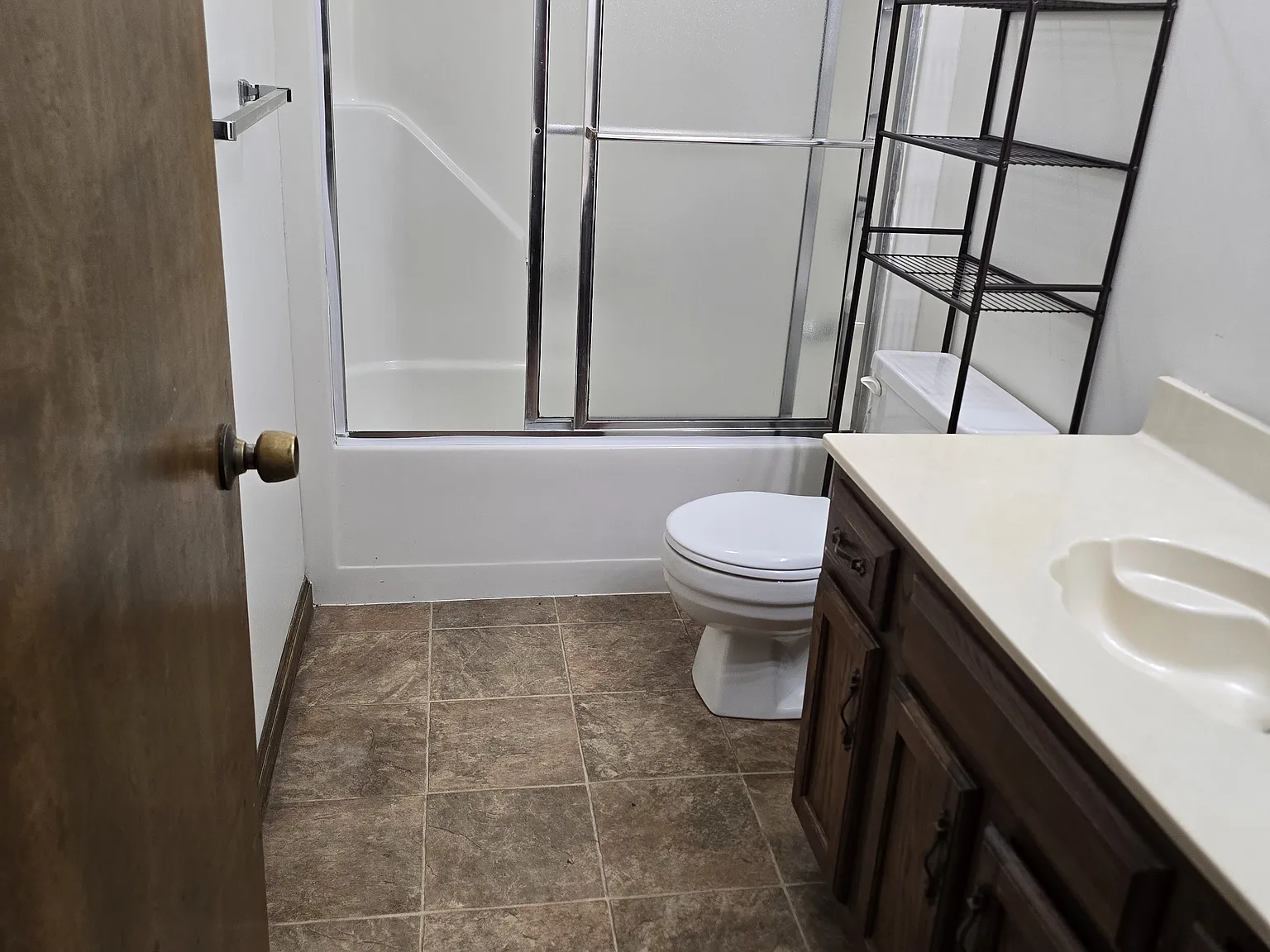 2 bed, 990 sqft, $950 — Photo 2