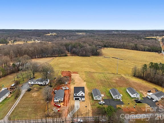 4th image of 551 Perry Rd