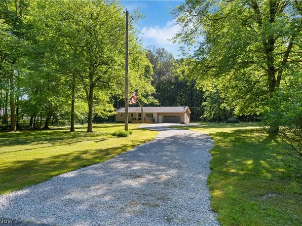 1075 NE River Rd, Lake Milton, OH 44429