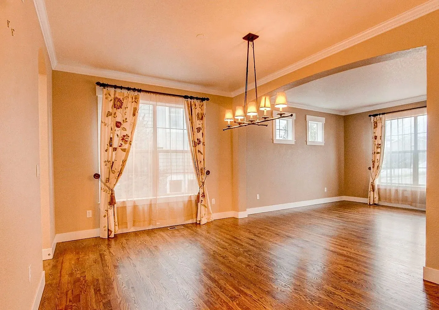 8135 East 28th Avenue — Photo 4