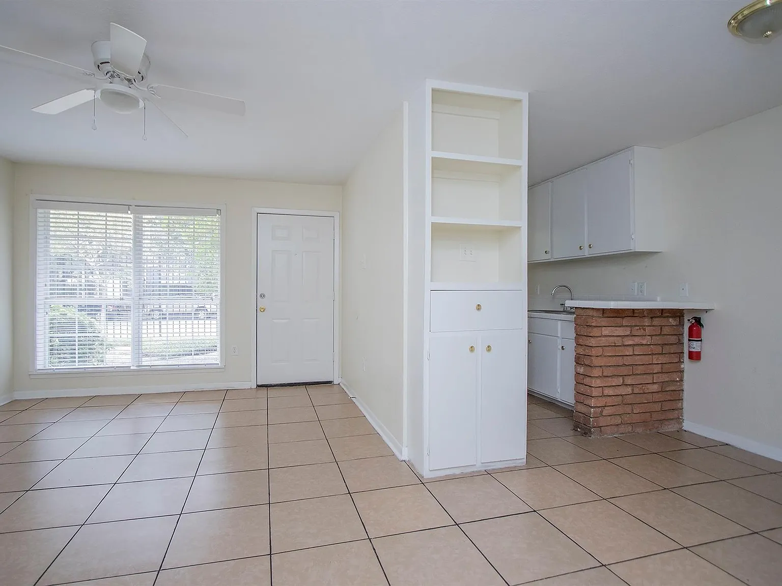 1 bed, 1.0 bath, 700 sqft, $925 — Photo 1
