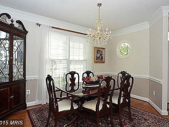 4th image of 217 Creek Valley Ln