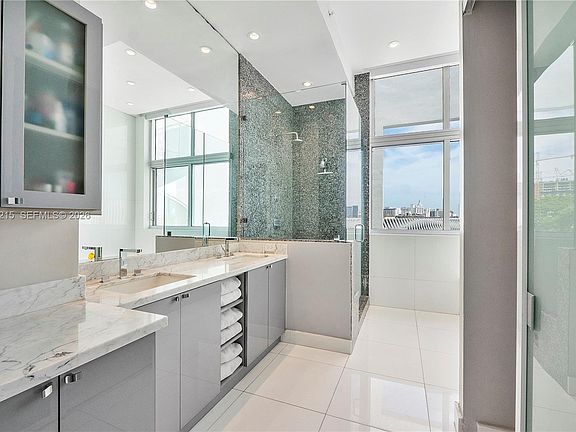 5th image of 2001 Meridian Ave #Penthouse 16