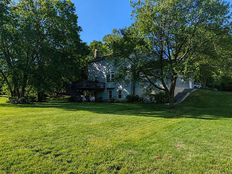 2334 Putnam Ln — Photo 8