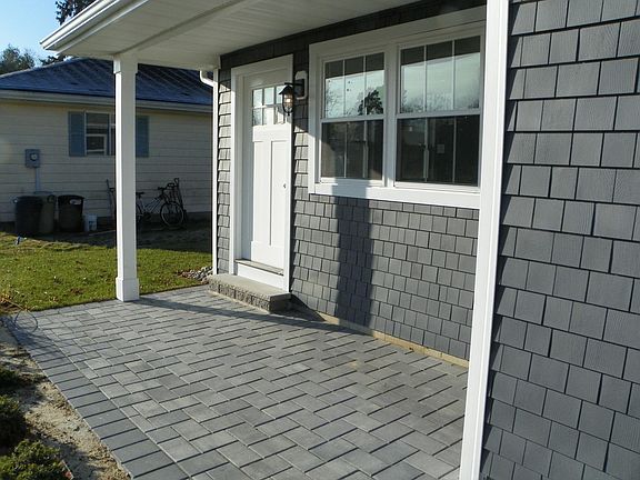 2nd image of 128 Guadeloupe Dr