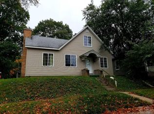 1032 N 10th St, Burlington, IA 52601