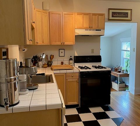 5th image of 1410 Columbine St APT 4