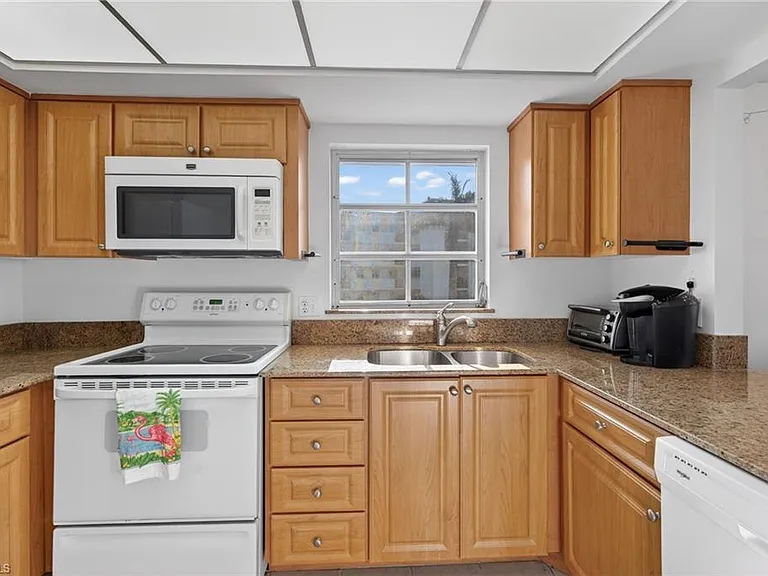 5 High Point Cir W #303 — Photo 8