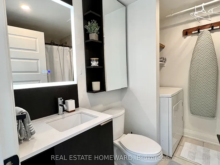 1233 Dundas St E — Photo 19