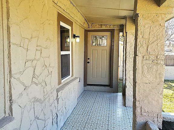 2nd image of 118 Esmeralda Dr