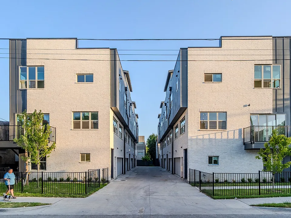 1636 Mary St