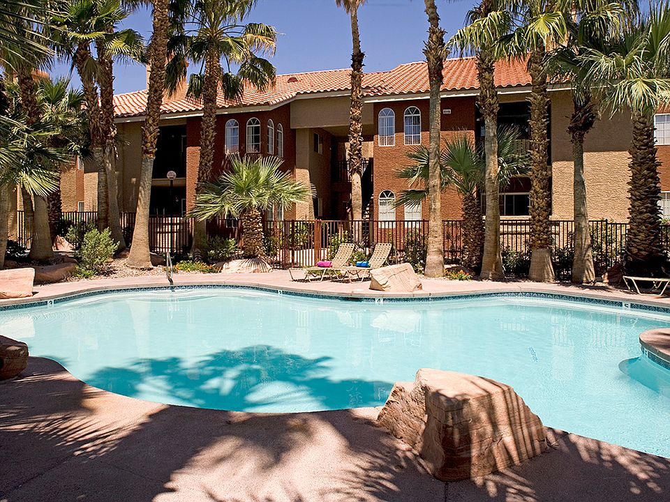 Resort-Style Pool