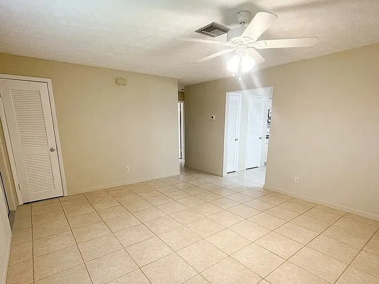 541 SW 34th Ter #537 — Photo 9