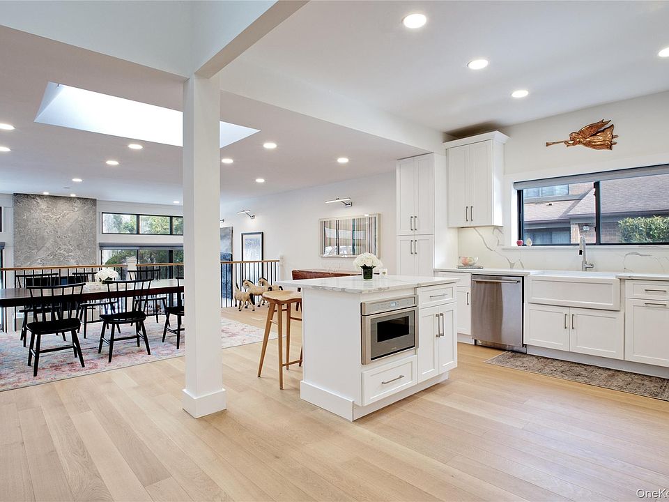 1st image of 6 Frost Pond Drive