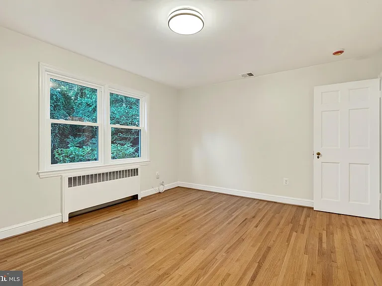 2375 N Vernon St — Photo 41