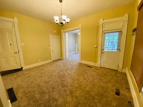 2nd image of 606 E 3rd St
