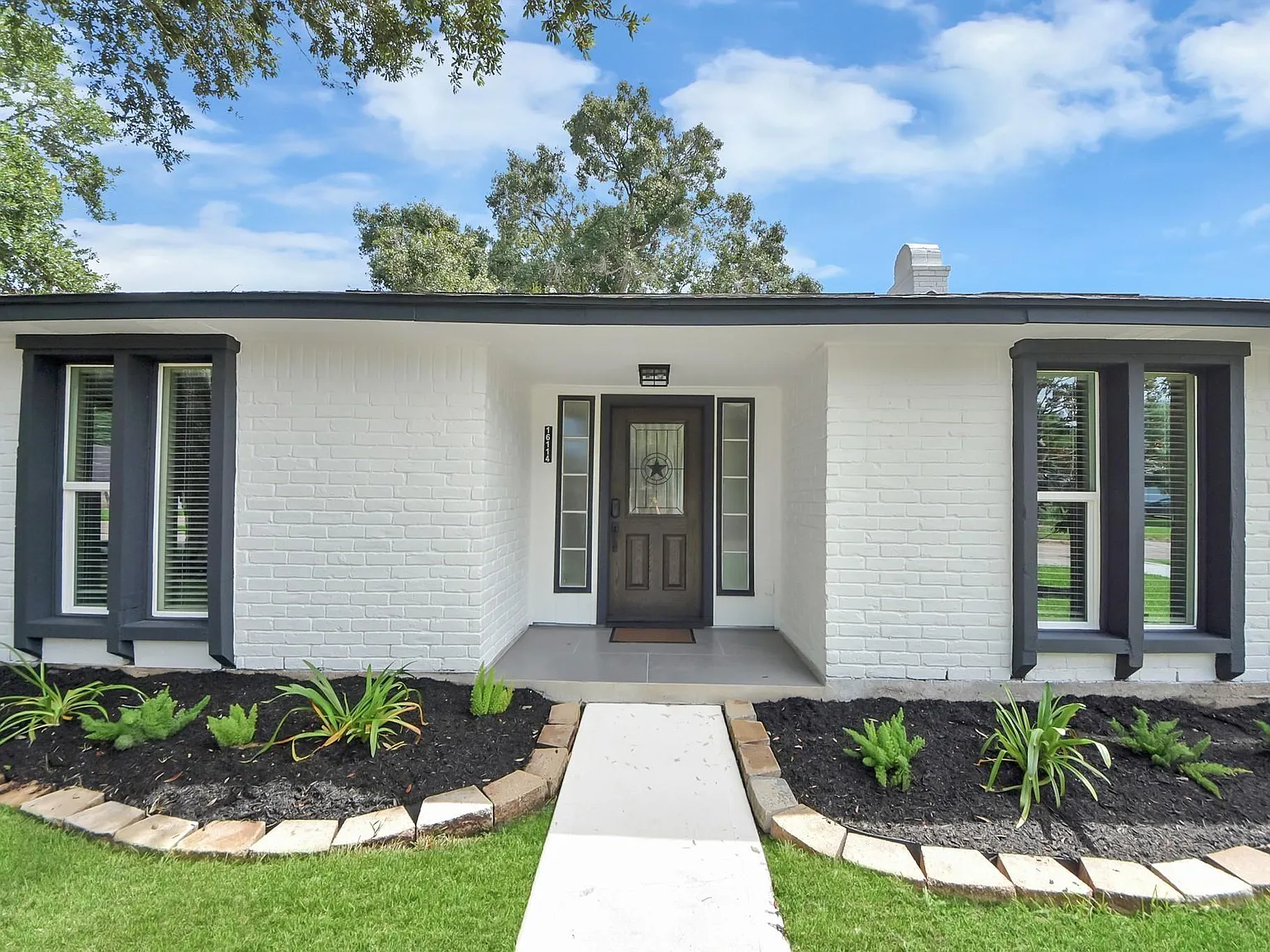 4 bed, 2.0 bath, 2172 sqft, $2,500 — Photo 2