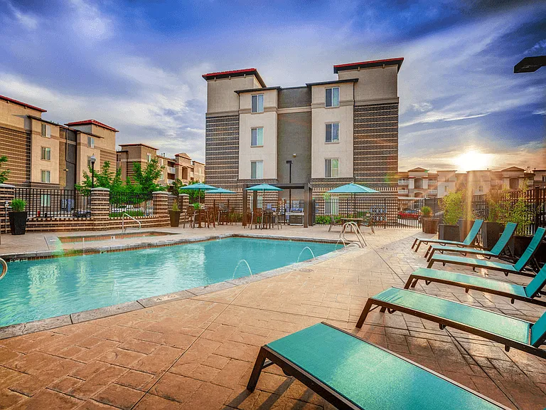 Avida Apartments — Photo 9
