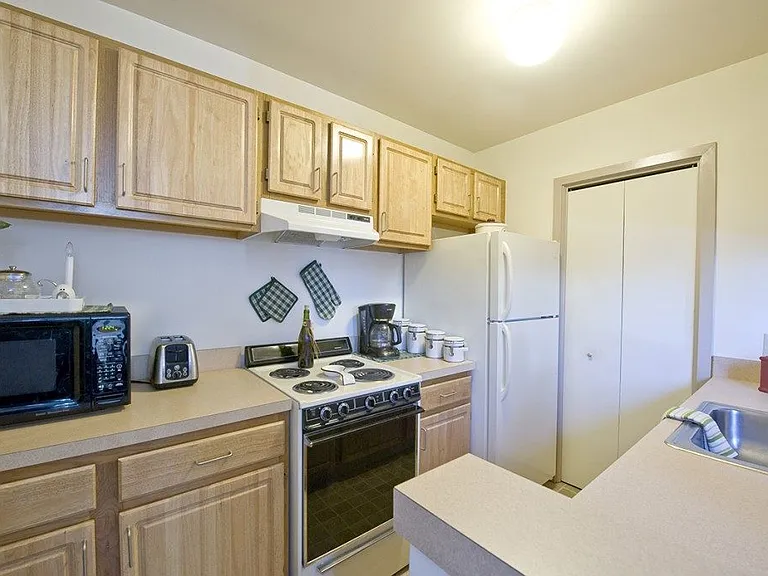 55 W Franklin St — Photo 2