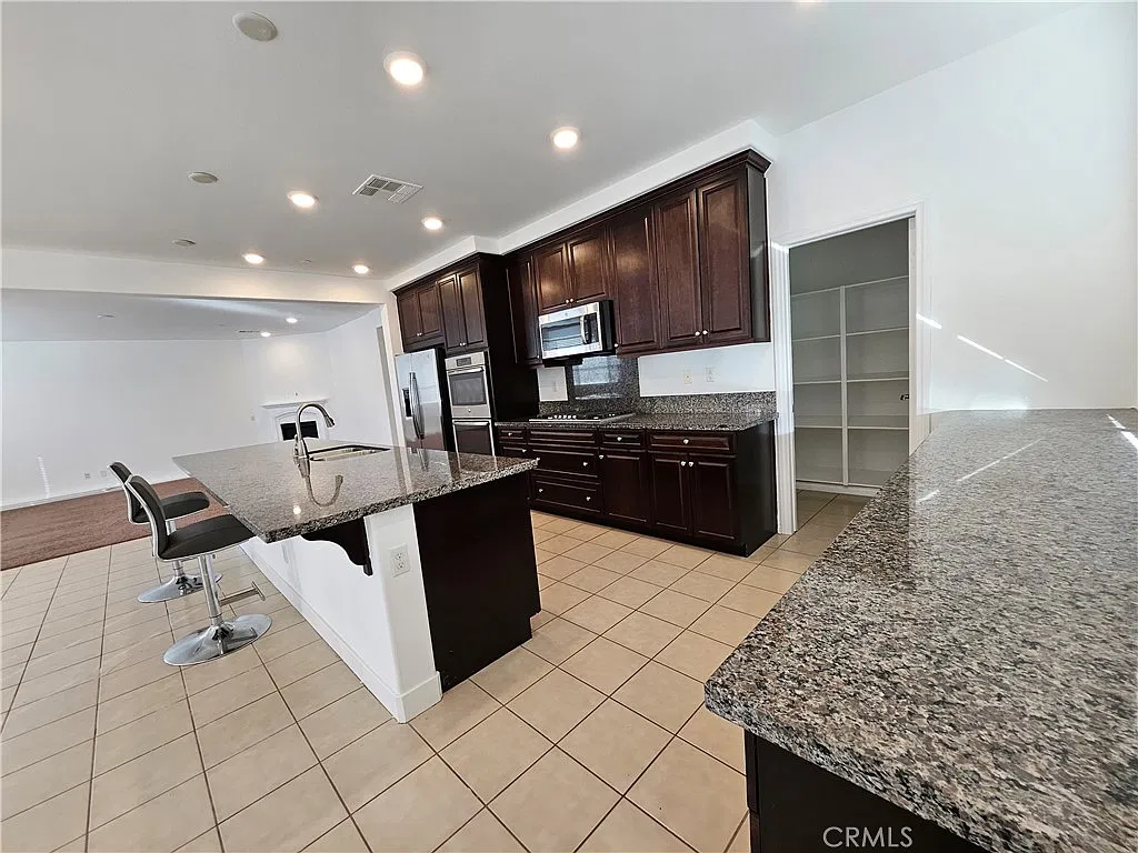 4 bed, 2867 sqft, $4,100 — Photo 4