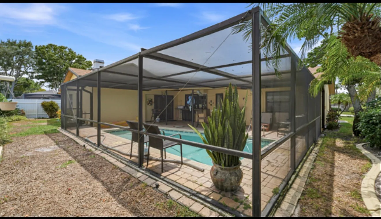 3 bed, 1930 sqft, $3,699 — Photo 3