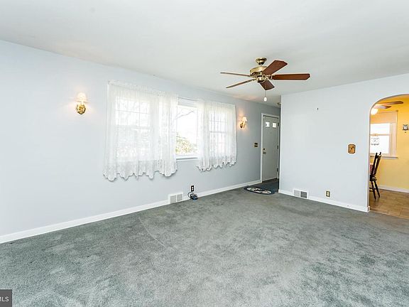4th image of 43 Craven Ln