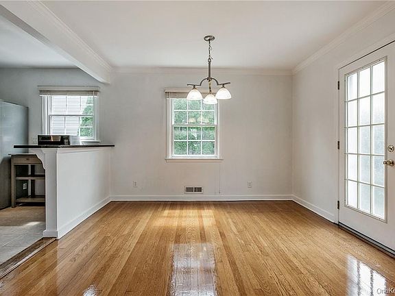 5th image of 74 Dearborn Ave