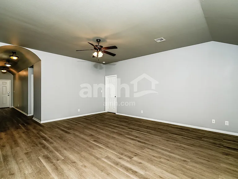 2613 W Huntsville St — Photo 9