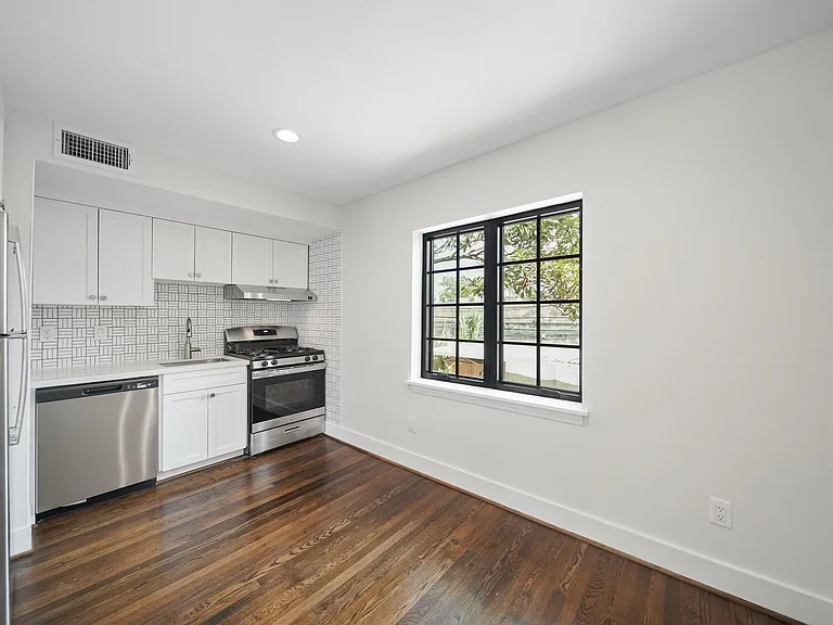 520 Lovett Blvd #2D — Photo 10