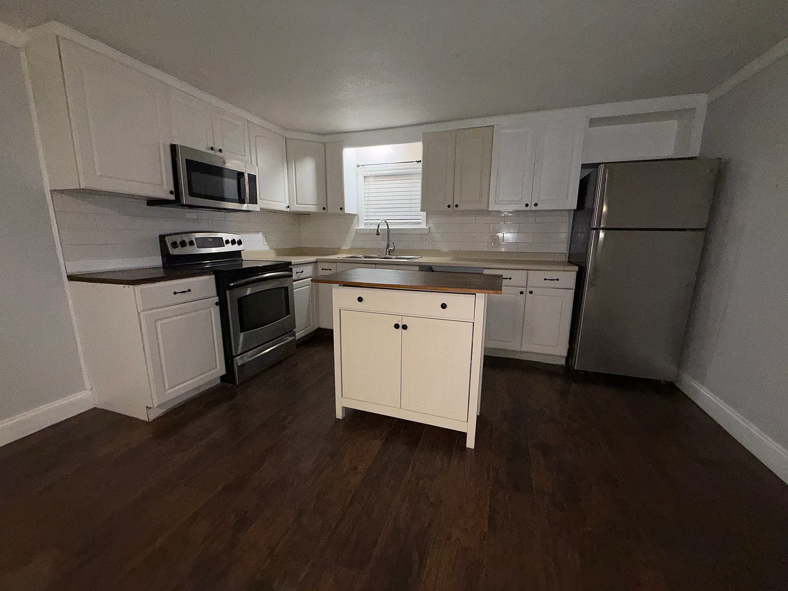 2 bed, 1.5 bath, 728 sqft, $1,200 — Photo 3