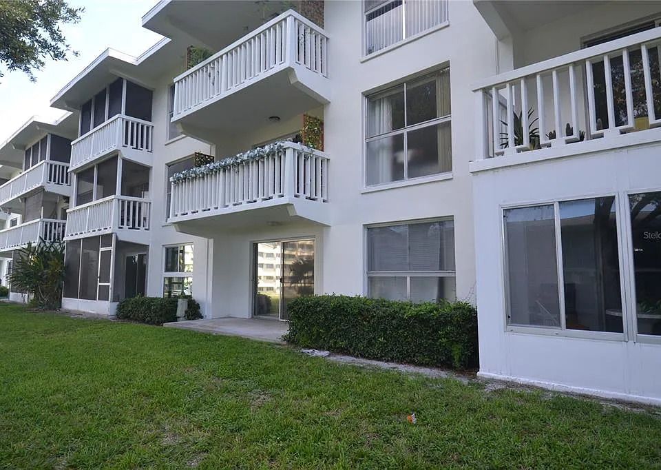 2944 W Bay Dr #105