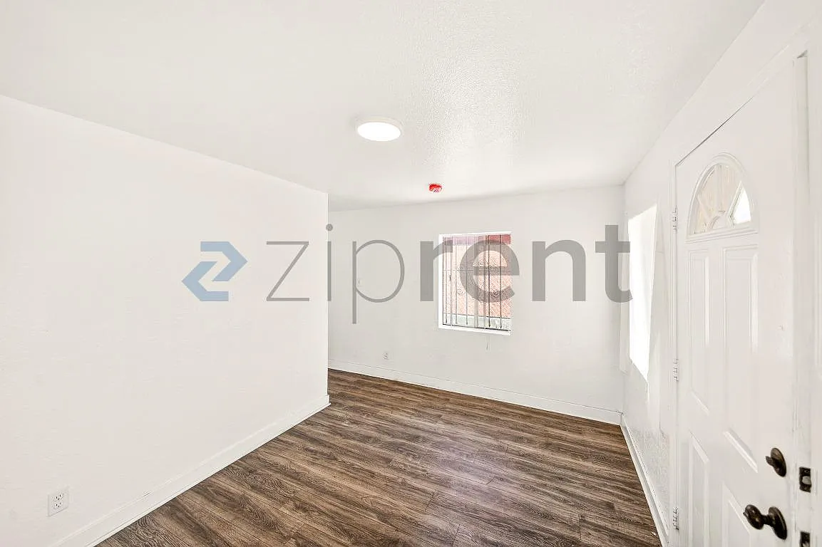 Building Photo - 1737 E 108th St #1