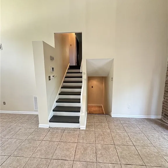 319 Windsor Rd — Photo 17