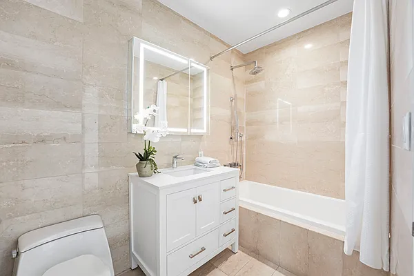 Bathroom, photo 2