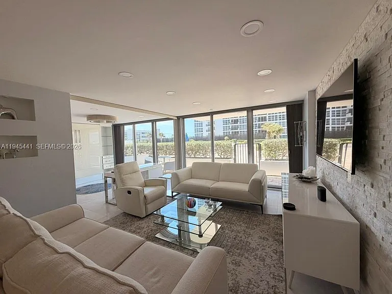 531 N Ocean Blvd #404 — Photo 2