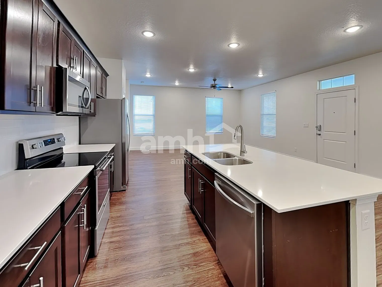 5 bed, 3.5 bath, 2749 sqft, $2,930 — Photo 3