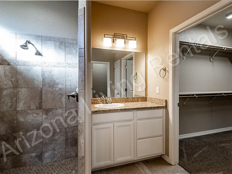 1726 E Aloe St — Photo 26