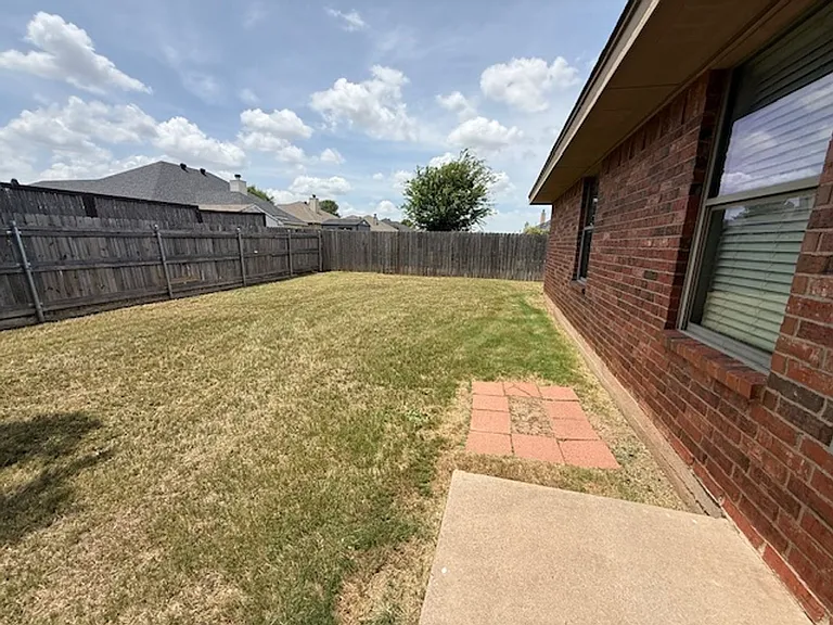281 Sugarberry Ave — Photo 5