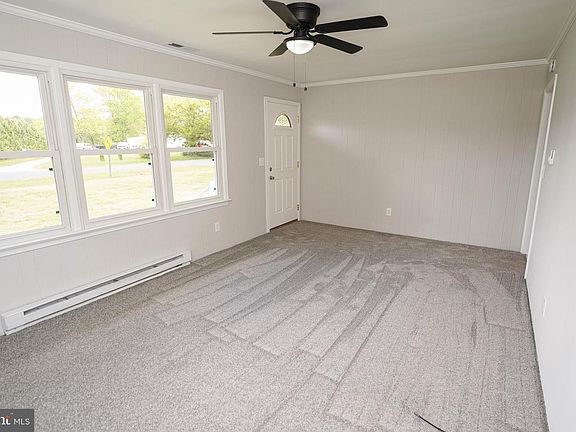 4th image of 8177 Hawthorn Ln