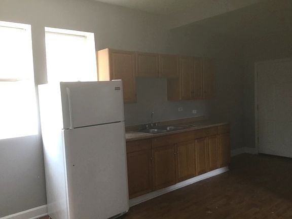 3rd image of 7736 S Greenwood Ave