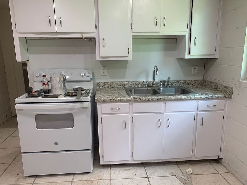 2nd image of 7290 N Palafox St #7294