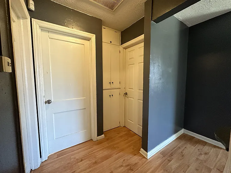 1332 N Erie St — Photo 9
