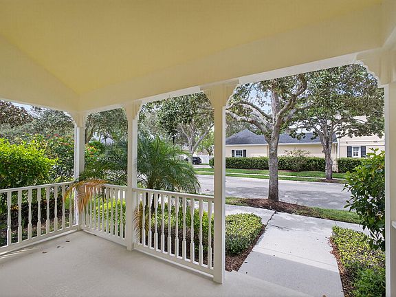 4th image of 215 Poinciana Drive