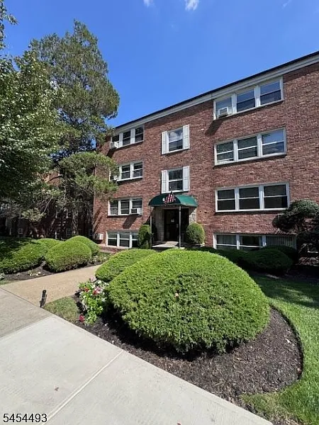 Studio, 1.0 bath, 609 sqft, $1,500 — Photo 2