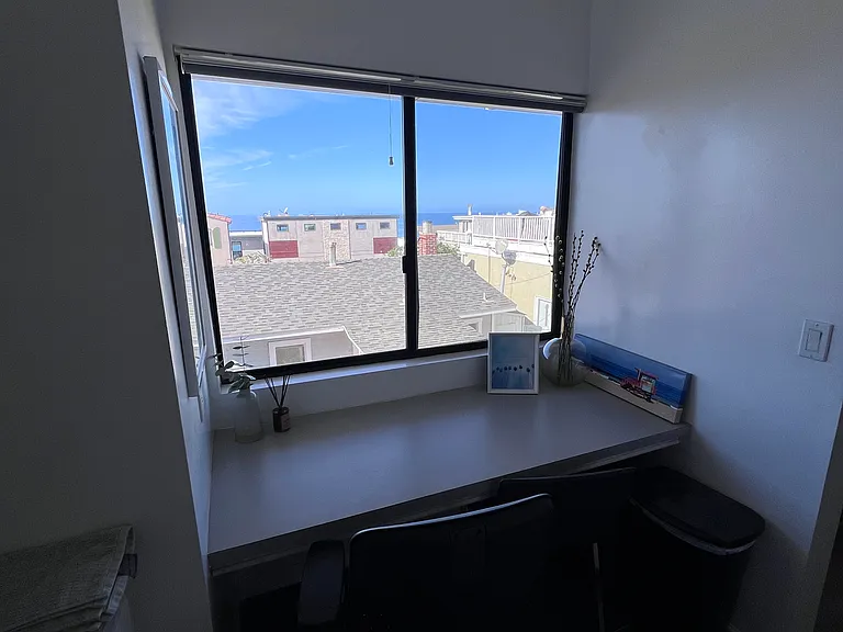 Crest Dr — Photo 8