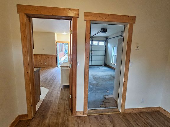 5th image of 1601 Main St APT B