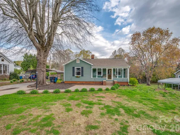 411 Arlington St, Forest City, NC 28043