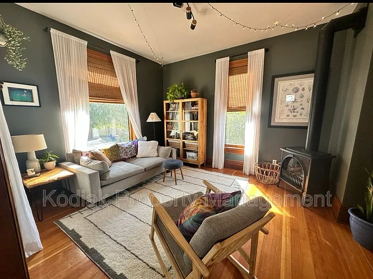 144 W Apricot Ave — Photo 2