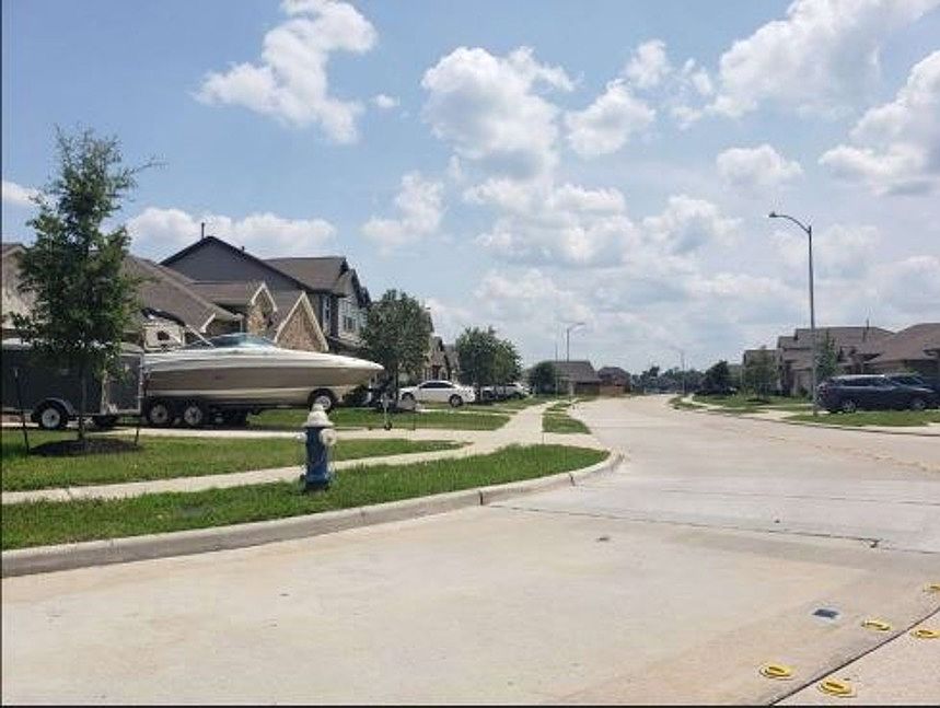 Exterior Neighborhood (street photo)